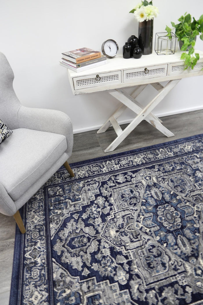 Arya Navy Transistional Traditional Rug