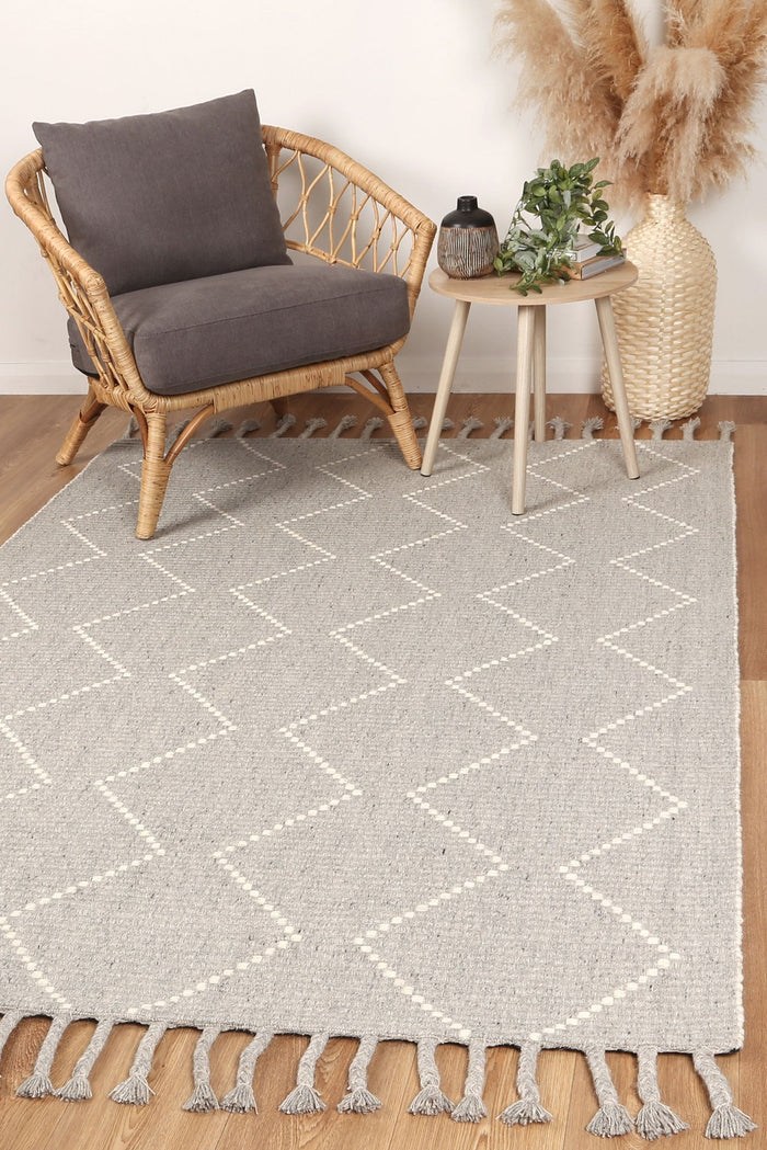 Leilani Diamond Tassel Grey Rug