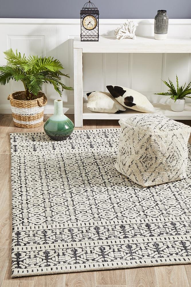 Levi Adonis Ivory Black Rug