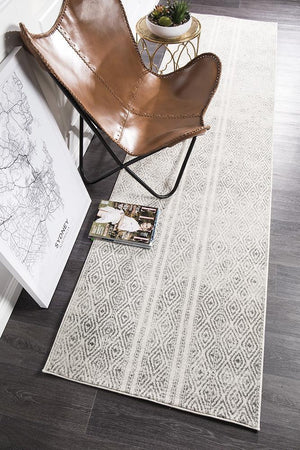 Oasis 450 White And Grey Tribal Runner Rug - Floorsome - Modern