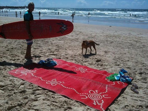 TRACKS Aboriginal Design Recycled Plastic Mat, Red & White 1.8 x 2.7m - Floorsome - Outdoor Rugs